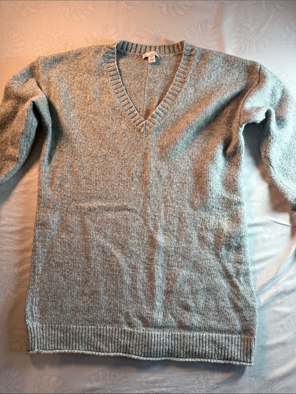 GAP Women's Heather Gray V-Neck Sweater
